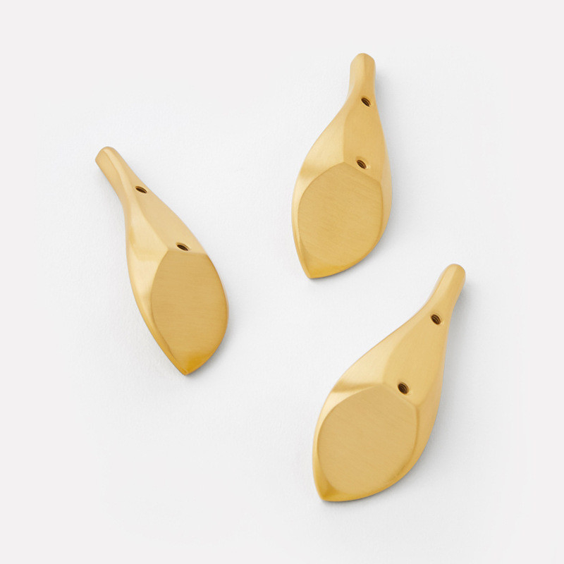 노르딕 Brass Glod Leaves Cabinet Door Wardrobe Handle 2pairs 가구 손잡이 손잡이 두 개의 구멍 고정 스퀴를 장착