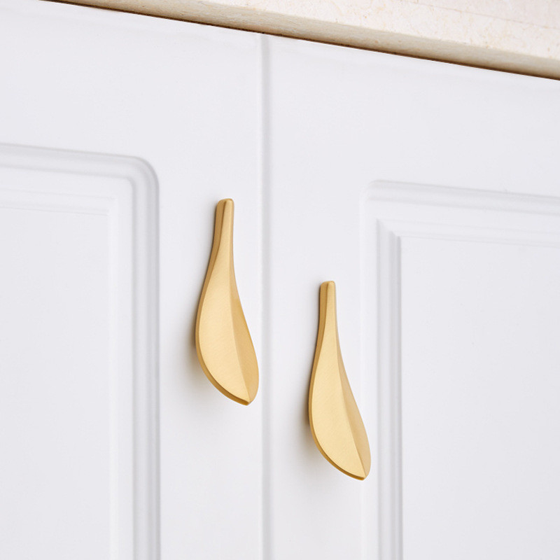 노르딕 Brass Glod Leaves Cabinet Door Wardrobe Handle 2pairs 가구 손잡이 손잡이 두 개의 구멍 고정 스퀴를 장착