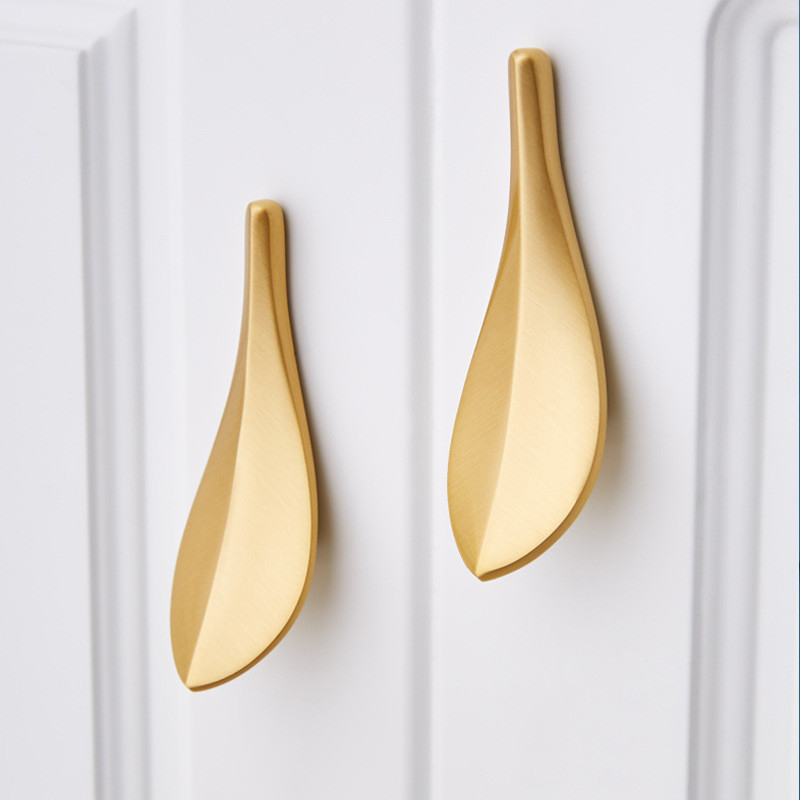 노르딕 Brass Glod Leaves Cabinet Door Wardrobe Handle 2pairs 가구 손잡이 손잡이 두 개의 구멍 고정 스퀴를 장착